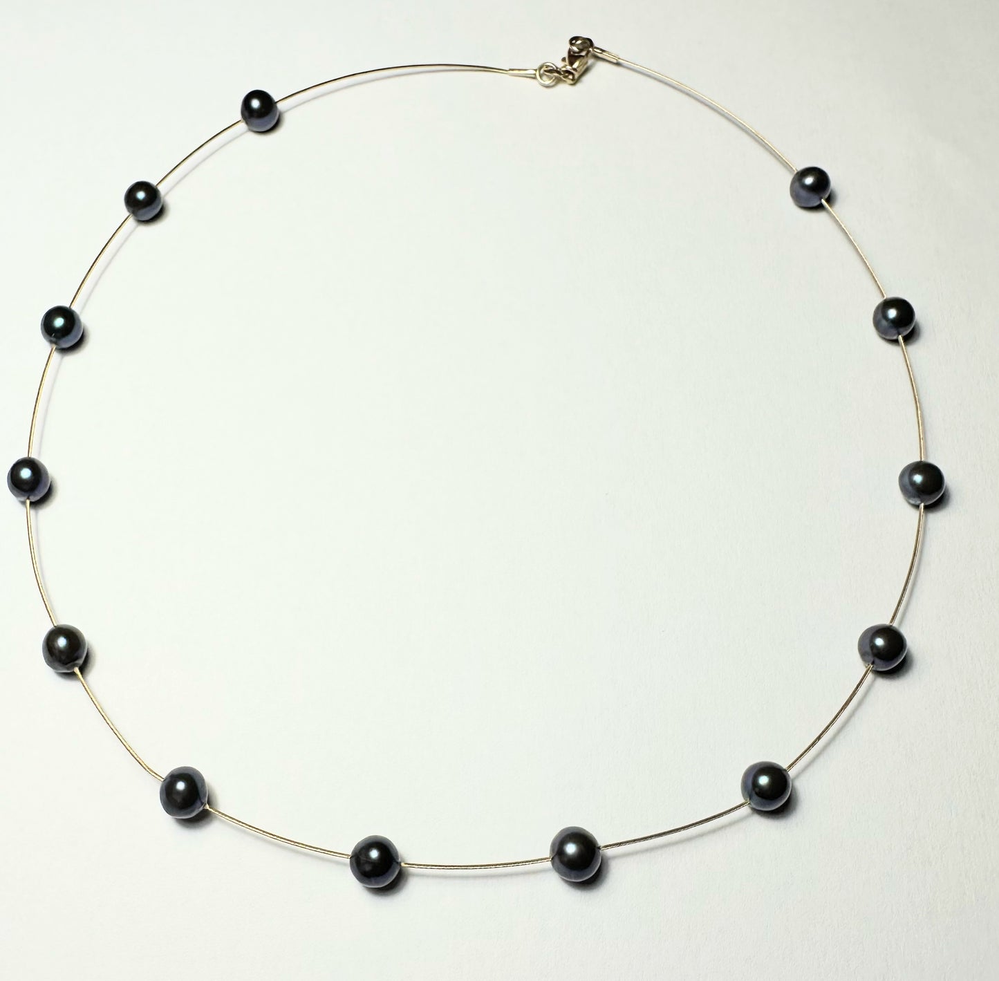 9ct gold Tahitian pearl wire necklace