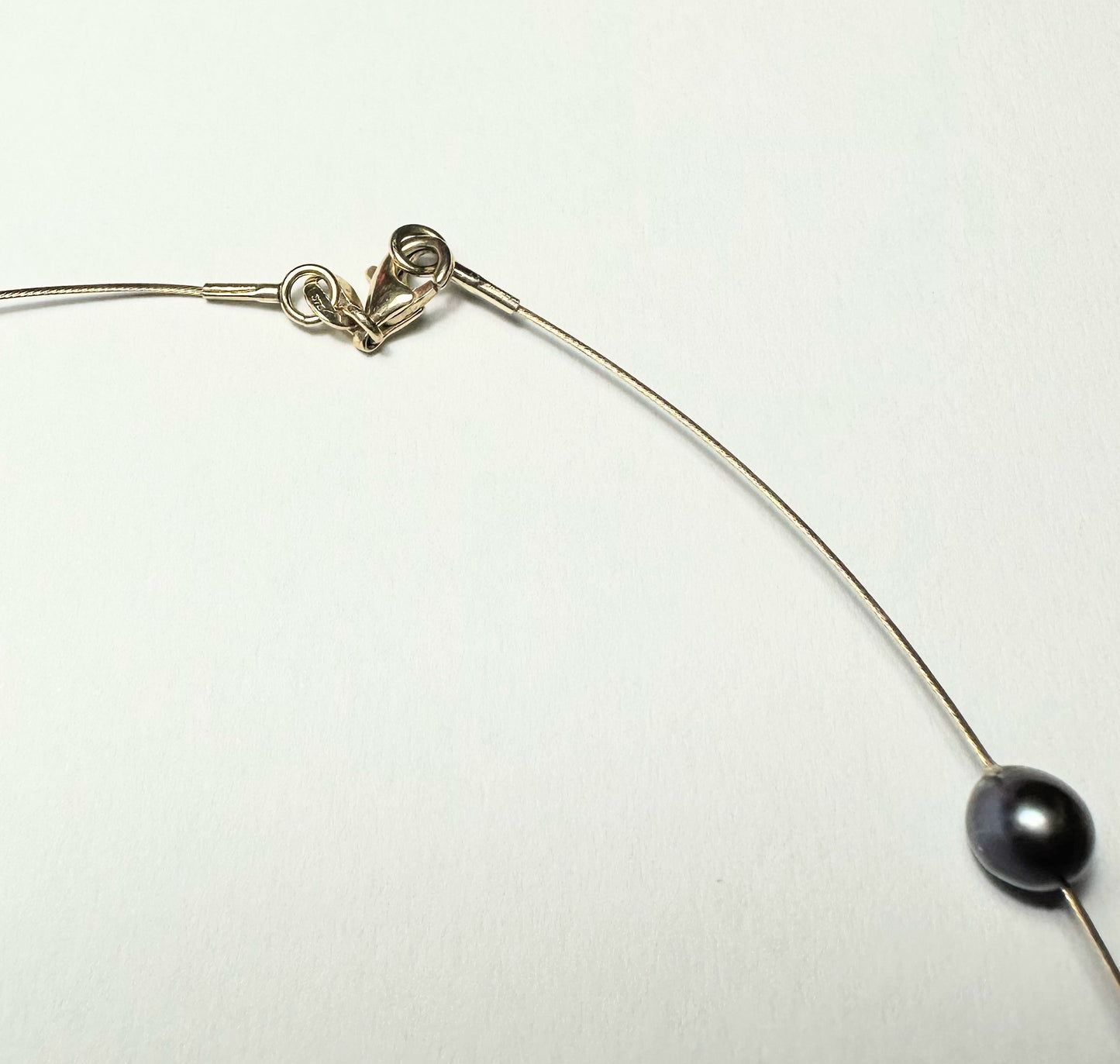 9ct gold Tahitian pearl wire necklace